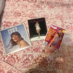 Taylor Swift Album and Magazine Set
